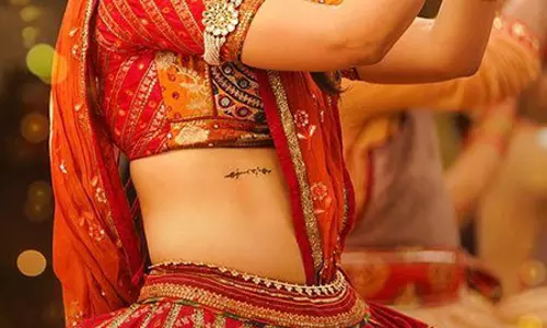 ढोलीडा ढोल नगाड़ा : 45 डिग्री सेल्सियस तापमान में आकांक्षा शर्मा ने किया डांस