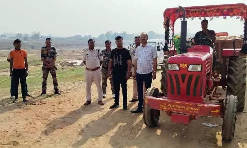 रेत घाट से 4 ट्रैक्टर जब्त, अवैध उत्खनन-परिवहन पर कार्रवाई