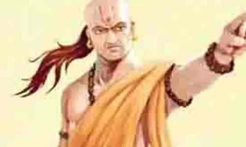 Chanakya Niti: चाणक्य नीति के अनुसार जिन महिलाओं में होते हैं ये 5 गुण वो मानी जाती हैं भाग्यशाली Chanakya Niti: चाणक्य नीति के अनुसार जिन महिलाओं में होते हैं ये 5 गुण वो मानी जाती हैं भाग्यशाली