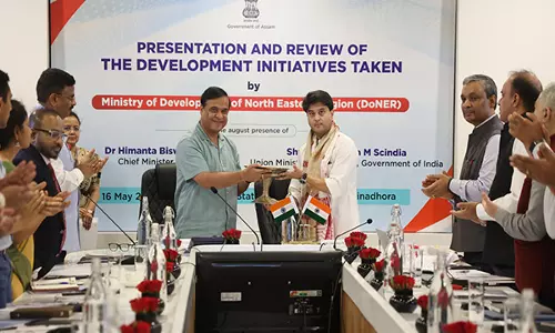 पूर्वोत्तर क्षेत्र विकास मंत्री ज्योतिरादित्य सिंधिया ने Assam में मंत्रालय के काम की समीक्षा की