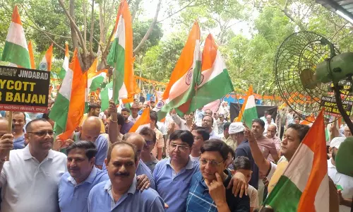 ऑक्सीजोन गार्डन में उमड़े हनुमान भक्त, वेलफेयर फाउंडेशन सोसायटी ने निकाली तिरंगा यात्रा