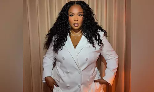 Lizzo ने खुलासा किया, करीब दो साल पहले ऑनलाइन टिप्पणियाँ पढ़ना बंद कर दिया था