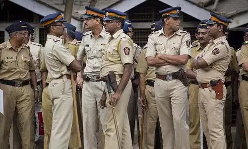 महाराष्ट्र सरकार ने बड़े पैमाने पर फेरबदल करते हुए 26 IPS अधिकारियों का तबादला किया महाराष्ट्र सरकार ने बड़े पैमाने पर फेरबदल करते हुए 26 IPS अधिकारियों का तबादला किया