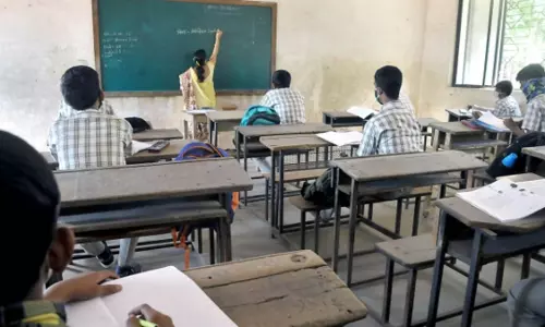 Lucknow: स्कूल में लगातार अनुपस्थिति पर सख्ती, ड्रॉपआउट के नियम कड़े हुए Lucknow: स्कूल में लगातार अनुपस्थिति पर सख्ती, ड्रॉपआउट के नियम कड़े हुए