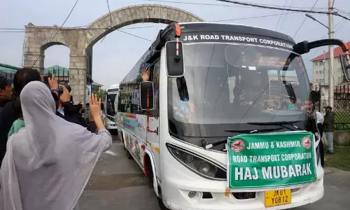 लद्दाख से तीर्थयात्री हज के लिए रवाना हुए: Official