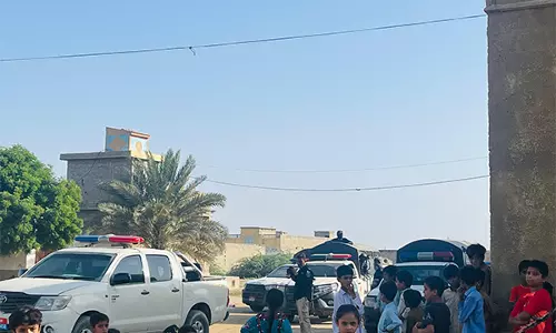 Police ने शांतिपूर्ण बैठक के दौरान लोगों को परेशान किया, गैरकानूनी तरीके से नागरिकों को गिरफ्तार किया