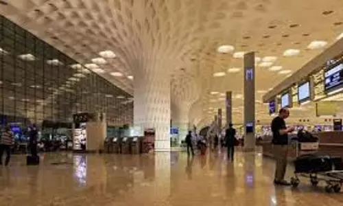 Mumbai : एयरपोर्ट और ताज होटल को बम से उड़ाने की धमकी Mumbai : एयरपोर्ट और ताज होटल को बम से उड़ाने की धमकी