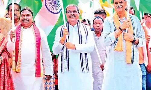 संबलपुर और भुवनेश्वर में तिरंगा यात्रा बड़े उत्साह के साथ निकाली गई