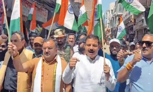Udhampur में सशस्त्र बलों की कमान संभालने को तिरंगा रैली आयोजित Udhampur में सशस्त्र बलों की कमान संभालने को तिरंगा रैली आयोजित