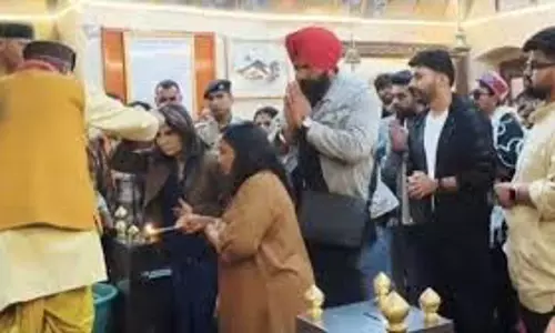 Kapil Sharma :फिल्म की शूटिंग से पहले कपिल शर्मा ने किए जाखू मंदिर के दर्शन Kapil Sharma :फिल्म की शूटिंग से पहले कपिल शर्मा ने किए जाखू मंदिर के दर्शन