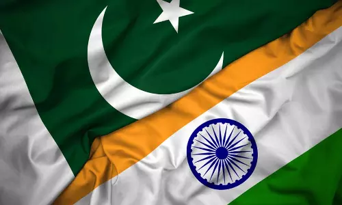 India-पाकिस्तान गतिरोध के दौरान युद्धोन्माद और गलत सूचनाओं में वृद्धि पर संपादकीय India-पाकिस्तान गतिरोध के दौरान युद्धोन्माद और गलत सूचनाओं में वृद्धि पर संपादकीय