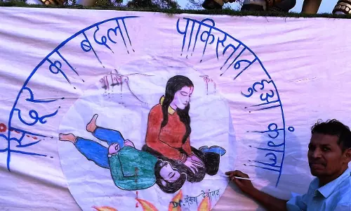 सेना के सम्मान में बनाई पेन्टिंग, आकर्षण का केंद्र बनी