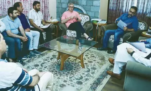 JKEEGA प्रतिनिधिमंडल ने बिजली इंजीनियरों के मुद्दों पर CM Omar अब्दुल्ला से मुलाकात की JKEEGA प्रतिनिधिमंडल ने बिजली इंजीनियरों के मुद्दों पर CM Omar अब्दुल्ला से मुलाकात की