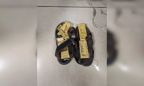चप्पल से निकला 3.86 करोड़ का सोना, एयरपोर्ट पर विदेशी नागरिक गिरफ्तार