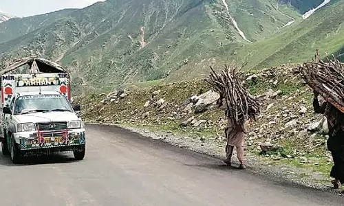 पहलगाम हमले के बाद ऐतिहासिक मुगल रोड को आर्थिक नुकसान