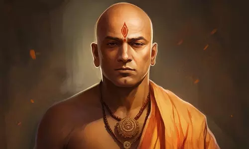 चाणक्‍य नीति: आज से अपनाएं चाणक्‍य के ये 6 अमूल्य सूत्र, सफलता आपके कदम उठाएगी