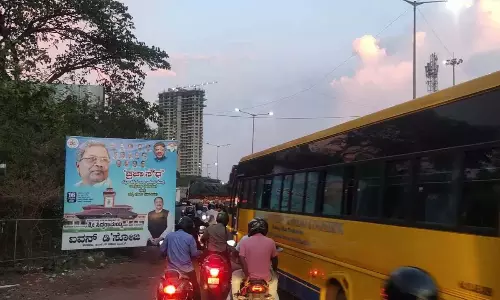 CM के मंगलुरु दौरे से शहर में थम गया एंबुलेंस फंसी, शहर में यातायात जाम