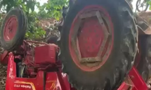 ट्रैक्टर में दबने से मासूम की मौत, नशे में था ड्राइवर