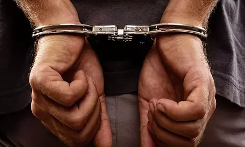Delhi: रासायनिक स्प्रे से सरकारी स्कूल की शिक्षिका से लूट, दो आरोपी गिरफ्तार Delhi: रासायनिक स्प्रे से सरकारी स्कूल की शिक्षिका से लूट, दो आरोपी गिरफ्तार