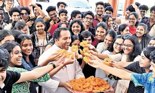 प्रभुजी स्कूलप-सेंट जेवियर्स के विद्यार्थियों ने CBSE परीक्षा में उत्कृष्ट प्रदर्शन किया