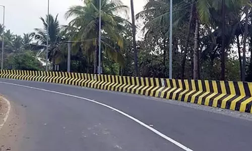 बड़ी फ्लाईओवर के पास टिपर लॉरी की टक्कर में मां और बच्चे की मौत बड़ी फ्लाईओवर के पास टिपर लॉरी की टक्कर में मां और बच्चे की मौत