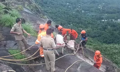 Kerala : सुबह-सुबह कोट्टापारा व्यू प्वाइंट पर पहुंचा युवक 70 फीट नीचे गिर गया Kerala : सुबह-सुबह कोट्टापारा व्यू प्वाइंट पर पहुंचा युवक 70 फीट नीचे गिर गया