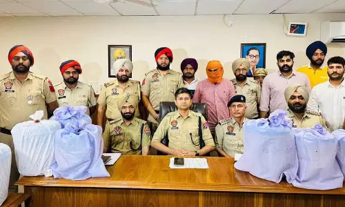 Tarn Taran का फार्मासिस्ट 85 किलो हेरोइन के साथ गिरफ्तार Tarn Taran का फार्मासिस्ट 85 किलो हेरोइन के साथ गिरफ्तार