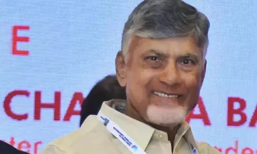 YSRCP ने पूर्व नौकरशाहों की गिरफ्तारी की निंदा की