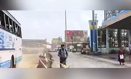 Kerala : अम्बल्लूर में ट्रैफिक जाम का अस्थायी समाधान Kerala : अम्बल्लूर में ट्रैफिक जाम का अस्थायी समाधान