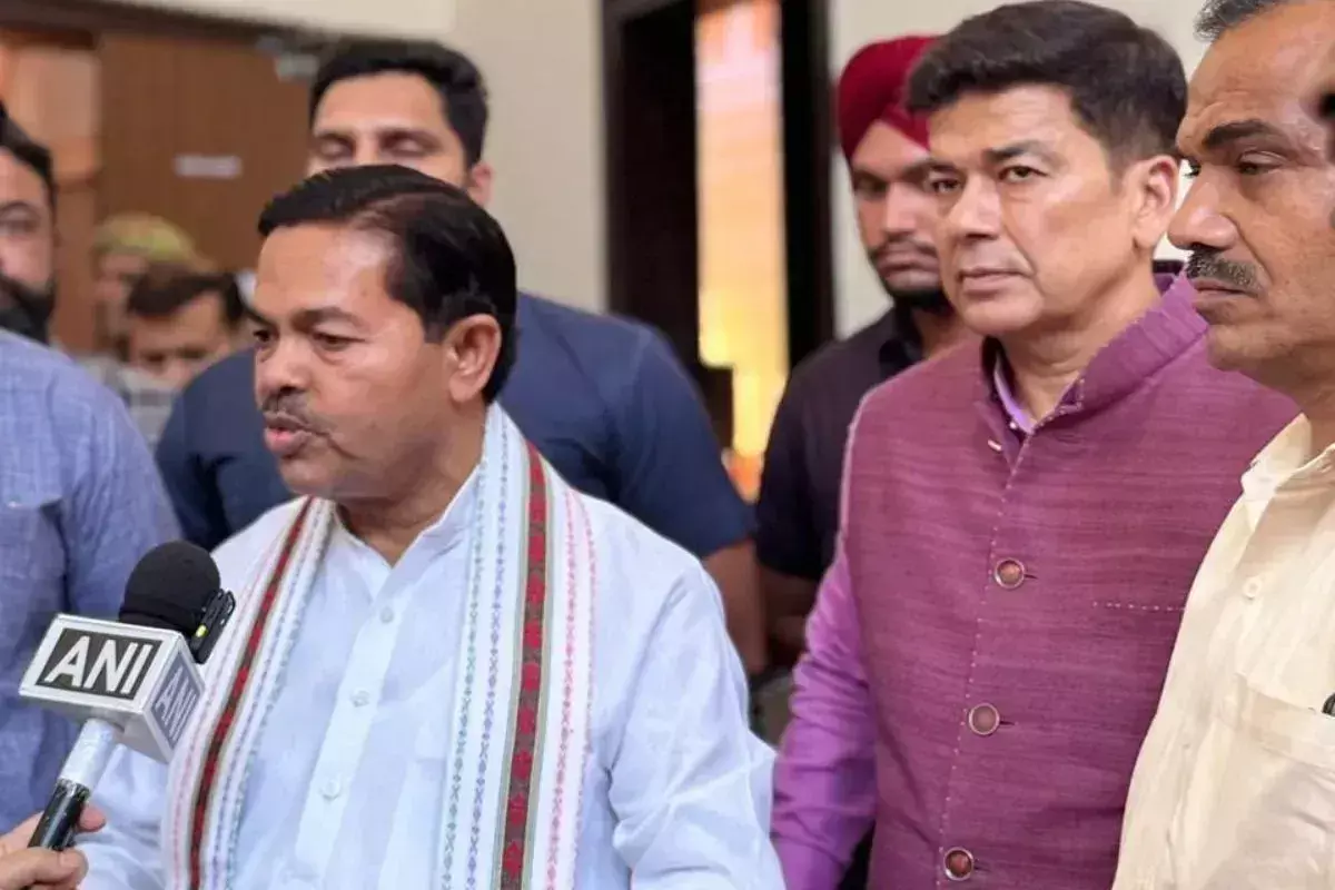 Bareilly: बीएल वर्मा का सपा पर तीखा प्रहार, जाति पर राजनीति नहीं चलेगी Bareilly: बीएल वर्मा का सपा पर तीखा प्रहार, जाति पर राजनीति नहीं चलेगी