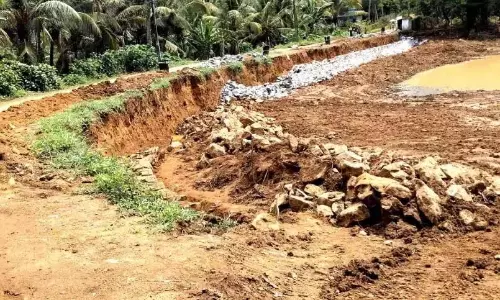 तालाब पहले जैसा ही है; अय्यमकुलम का नवीनीकरण बिना किसी नतीजे के