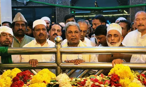 CM सिद्धारमैया ने उल्लाल में दरगाह का दौरा किया, सामाजिक न्याय पर जोर दिया