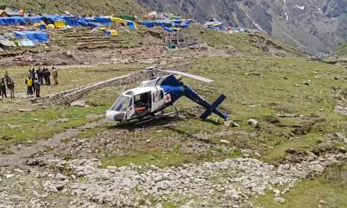 Kedarnath: तकनीकी खराबी के बाद ‘हेली एंबुलेंस’ की इमरजेंसी लैंडिंग Kedarnath: तकनीकी खराबी के बाद ‘हेली एंबुलेंस’ की इमरजेंसी लैंडिंग
