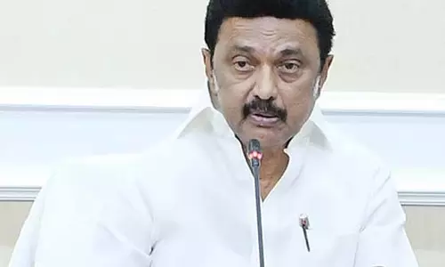 CM ने सुपरबेट शतरंज क्लासिक खिताब जीतने पर प्रज्ञानंद को बधाई दी CM ने सुपरबेट शतरंज क्लासिक खिताब जीतने पर प्रज्ञानंद को बधाई दी