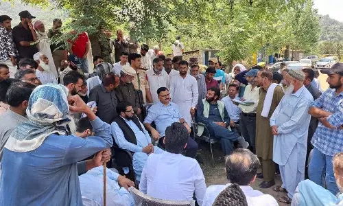 मंत्री जावेद राणा ने Poonch में नियंत्रण रेखा से सटे गांवों का दौरा किया मंत्री जावेद राणा ने Poonch में नियंत्रण रेखा से सटे गांवों का दौरा किया