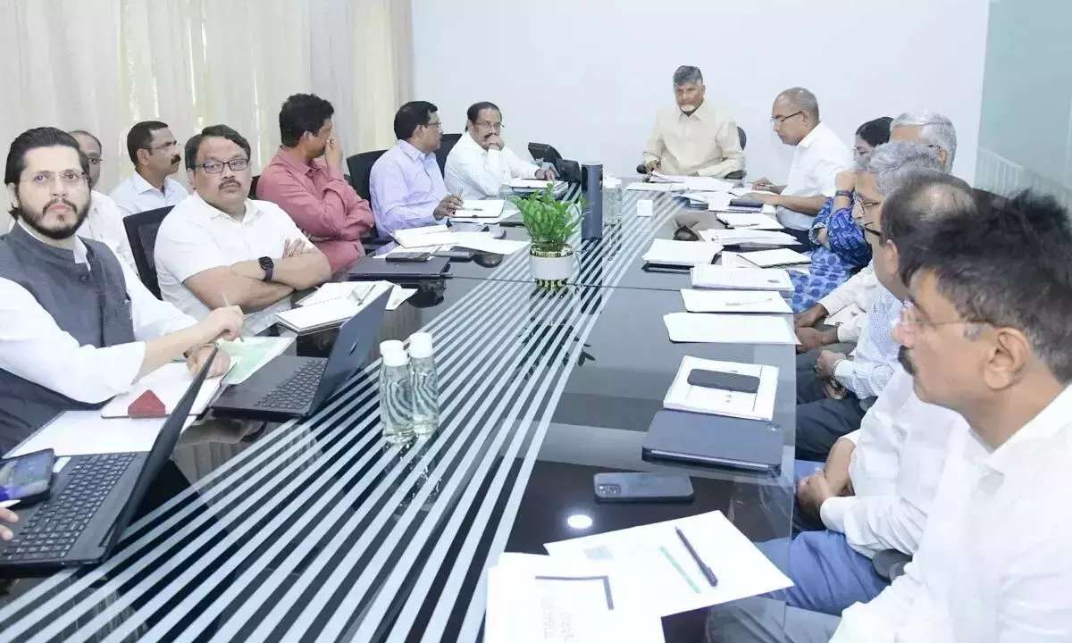 तंबाकू किसानों को लाभकारी मूल्य की कमी के कारण कष्ट नहीं उठाना चाहिए: नायडू