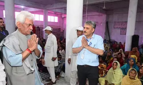 पाक गोलाबारी से प्रभावित लोगों के समुचित पुनर्वास के लिए केंद्र से मदद मांगेंगे: LG Sinha पाक गोलाबारी से प्रभावित लोगों के समुचित पुनर्वास के लिए केंद्र से मदद मांगेंगे: LG Sinha