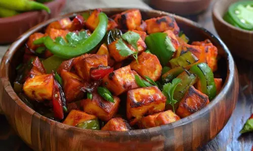 चिली पनीर के दीवानों के लिए तोहफ़ा! मिनटों में बनाएं ये झटपट रेसिपी चिली पनीर के दीवानों के लिए तोहफ़ा! मिनटों में बनाएं ये झटपट रेसिपी