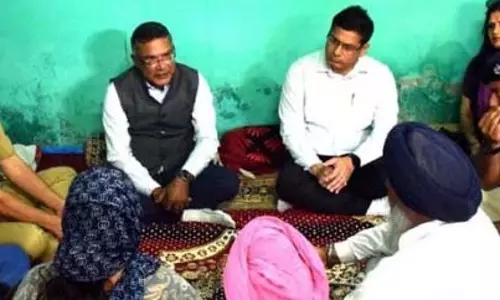 शैलेंद्र ने Poonch का दौरा किया, सीमा पार से गोलीबारी के पीड़ितों से मुलाकात की