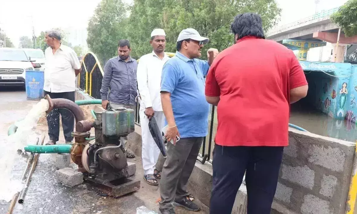 Andhra: कई इलाकों में बारिश का पानी भर गया