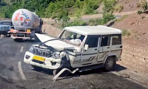 Jammu: मीर के एस्कॉर्ट वाहन को ट्रक ने टक्कर मारी, 2 पुलिसकर्मी घायल