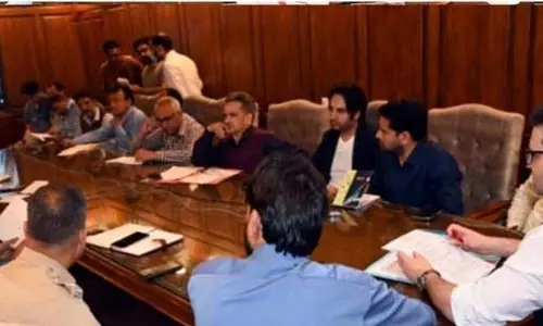 DC ने मेला खीर भवानी के प्रबंधों की समीक्षा की DC ने मेला खीर भवानी के प्रबंधों की समीक्षा की