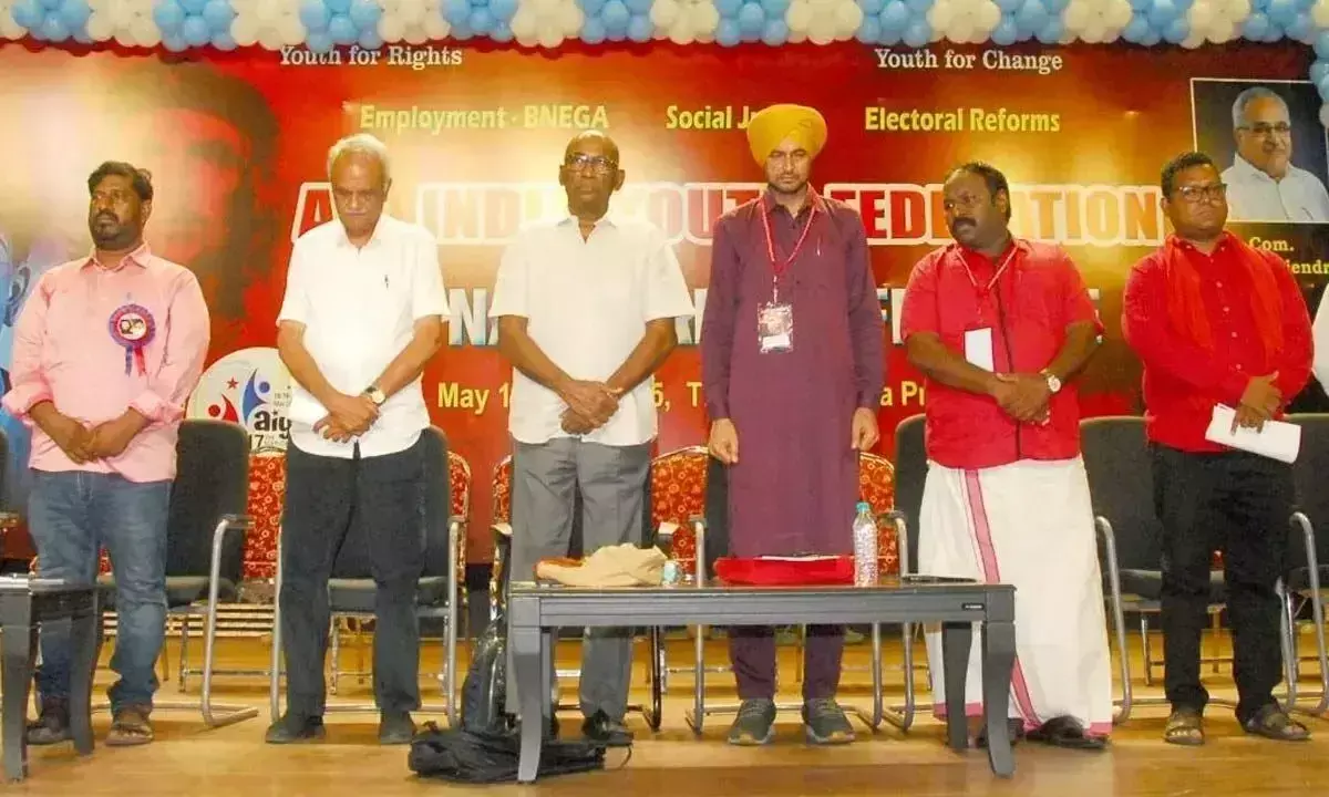 Andhra: युवाओं को लोकतंत्र की रक्षा की जिम्मेदारी लेनी होगी