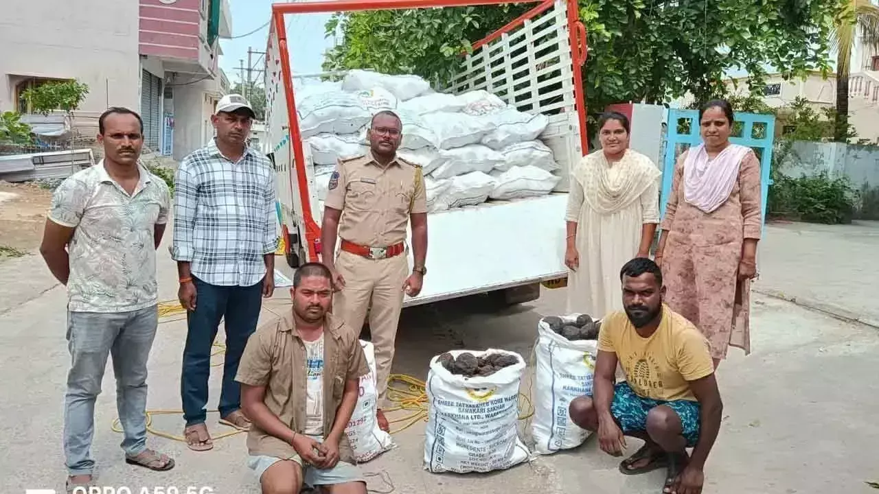 Telangana: 42.50 क्विंटल काला गुड़ जब्त