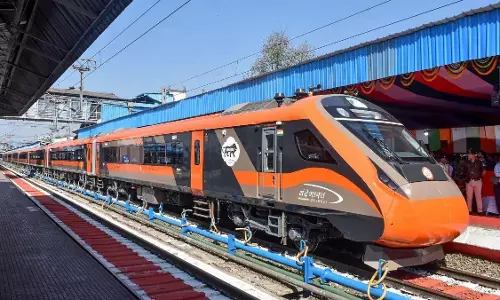 Bihar वंदे भारत एक्सप्रेस गोरखपुर से पटना का सफर अब सिर्फ 5 घंटे में; रूट, समय और किराया Bihar वंदे भारत एक्सप्रेस गोरखपुर से पटना का सफर अब सिर्फ 5 घंटे में; रूट, समय और किराया
