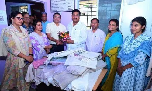 खाद्य मंत्री दयालदास बघेल ने लिनेन फ्रॉम लिनसीड स्टॉक प्रयोगशाला का भ्रमण किया