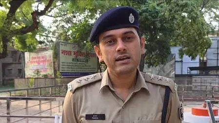 गोपालगंज: जमीन के लिए भाई बना दुश्मन, हत्या की साजिश में पांच गिरफ्तार गोपालगंज: जमीन के लिए भाई बना दुश्मन, हत्या की साजिश में पांच गिरफ्तार
