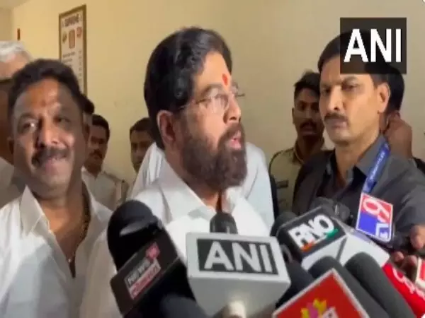 Dy CM ने शिवसेना सांसद श्रीकांत शिंदे को सर्वदलीय प्रतिनिधिमंडल का नेतृत्व करने के लिए चुने जाने पर बधाई दी Dy CM ने शिवसेना सांसद श्रीकांत शिंदे को सर्वदलीय प्रतिनिधिमंडल का नेतृत्व करने के लिए चुने जाने पर बधाई दी