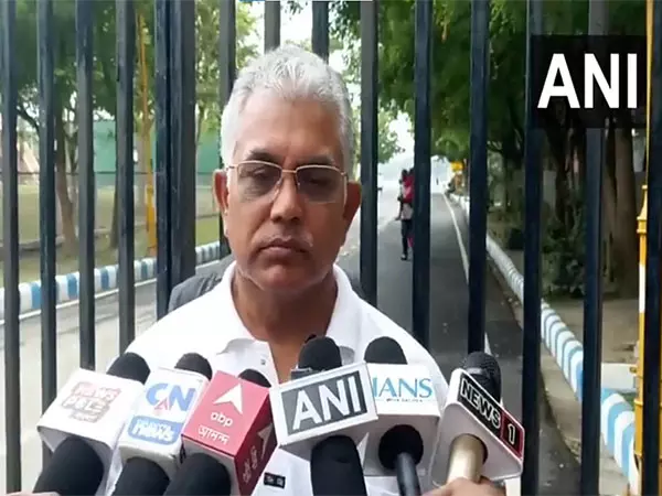 अगर बांग्लादेश भारत के खिलाफ जाता है तो वह बच नहीं सकता: BJP के दिलीप घोष अगर बांग्लादेश भारत के खिलाफ जाता है तो वह बच नहीं सकता: BJP के दिलीप घोष