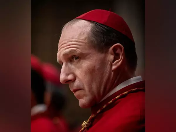 Ralph Fiennes द हंगर गेम्स: सनराइज ऑन द रीपिंग में राष्ट्रपति स्नो की भूमिका निभाएंगे Ralph Fiennes द हंगर गेम्स: सनराइज ऑन द रीपिंग में राष्ट्रपति स्नो की भूमिका निभाएंगे